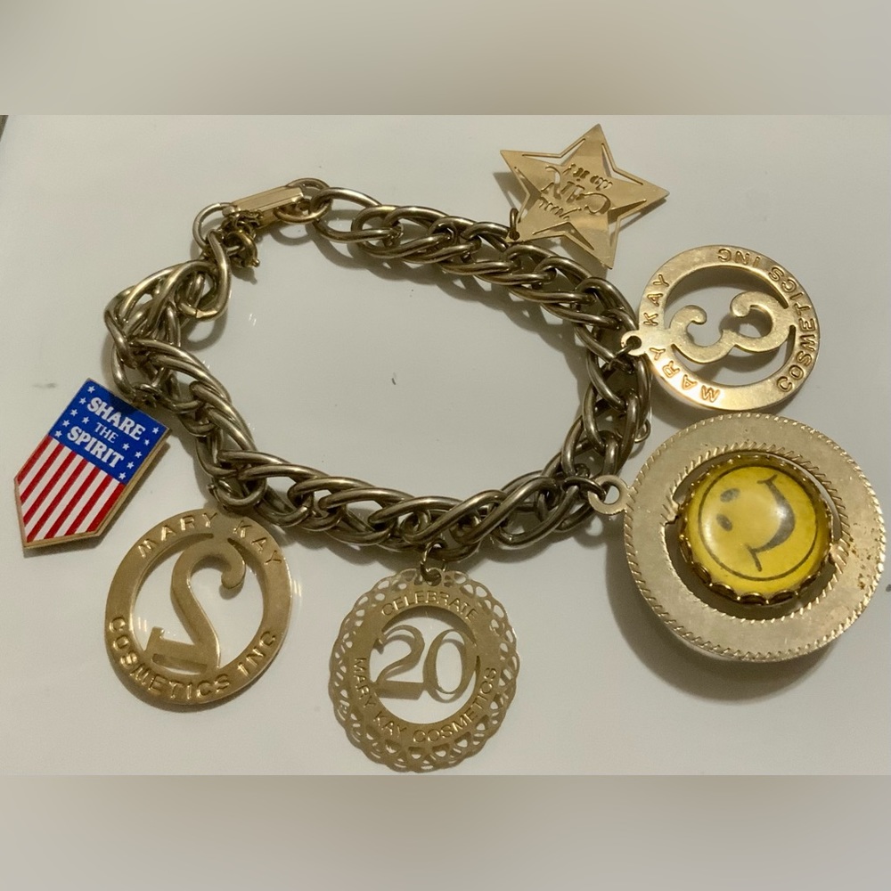 ‼️SALE‼️Vintage 1984 Mary Kay Charm Bracelet